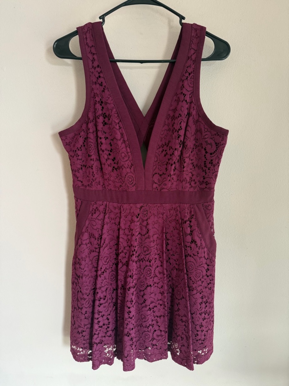 Free People Floral Lace Sleeveless Romper Plum Burgundy‎ V-Neck Cutout Back MED